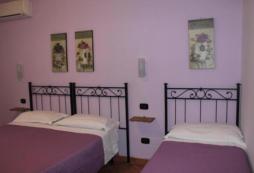 Номер Стандарт Трехместный, Piccola Perla Guest House