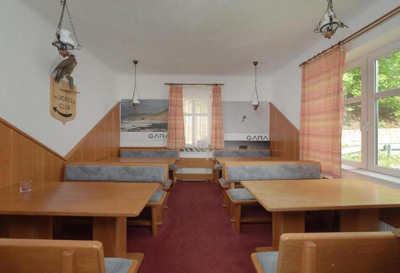 חדר סטנדרט לשלושה, Astoria Inn