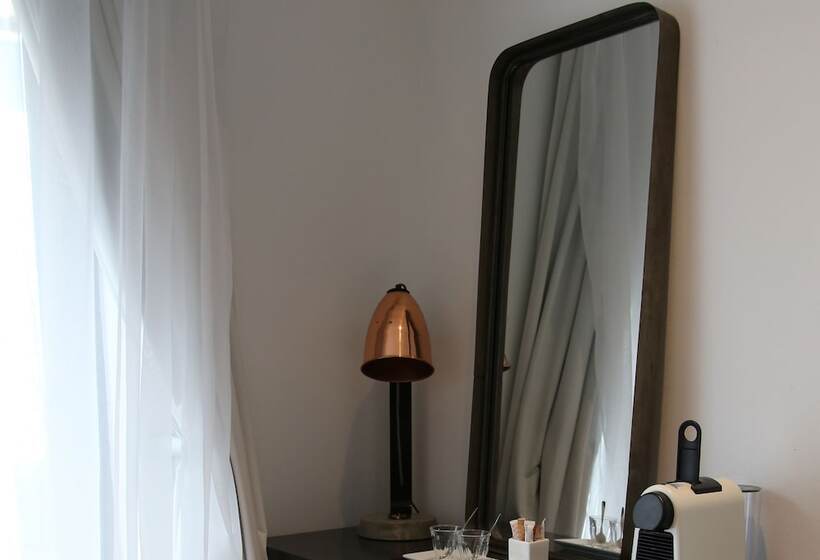 اتاق داخلی دلوکس, Dysart Boutique Hotel   Solar Power