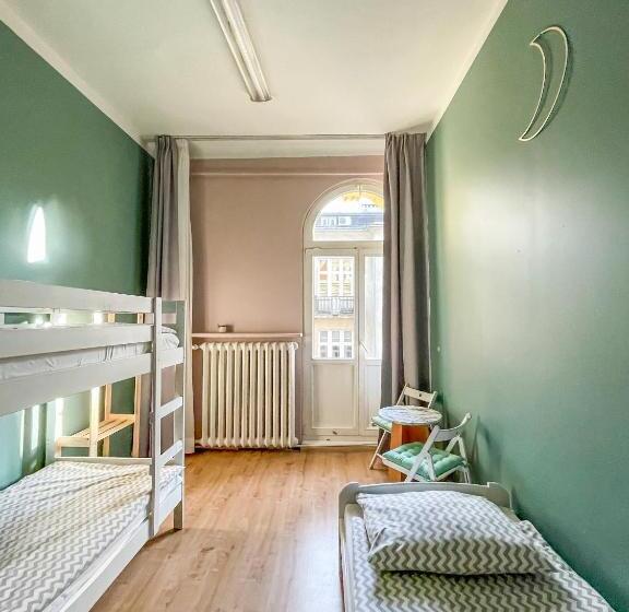Трехместный Номер Стандарт Совместная Ванная, Moon Hostel Warszawa