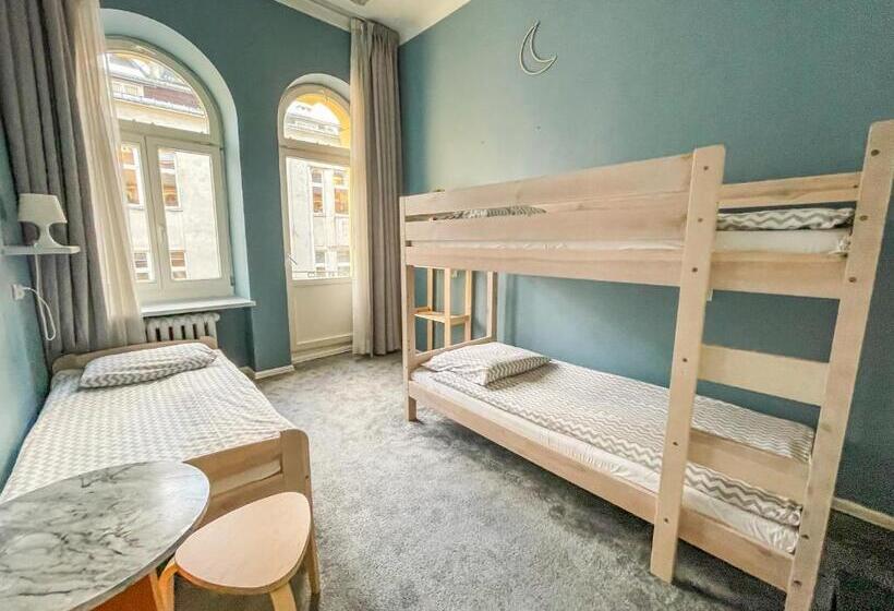 Трехместный Номер Стандарт Совместная Ванная, Moon Hostel Warszawa
