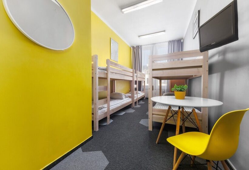 Кровать в Общей Комнате, Moon Hostel Warszawa