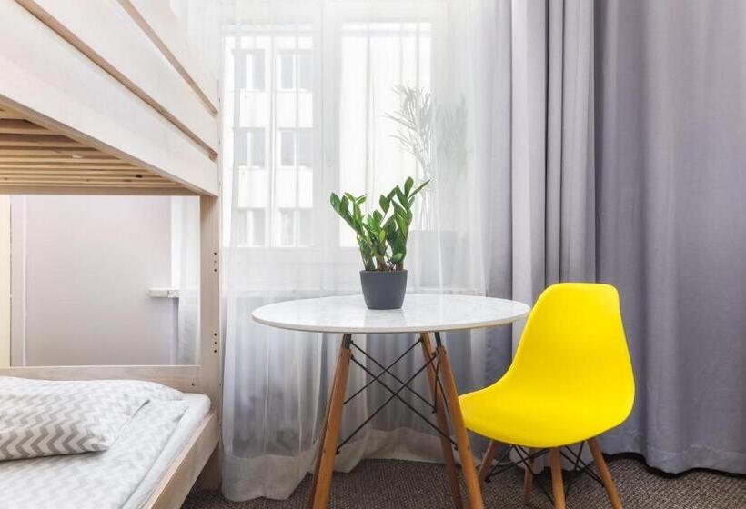 Кровать в Общей Комнате, Moon Hostel Warszawa