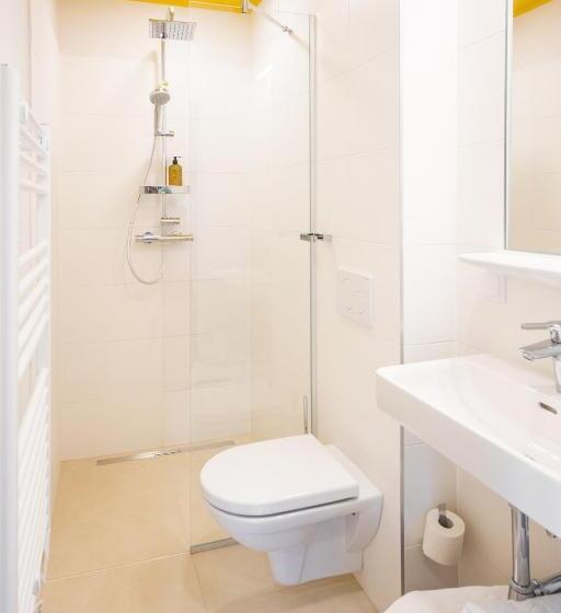 اتاق خانوادگی, Boutiquehotel Caravella Velden By S4y