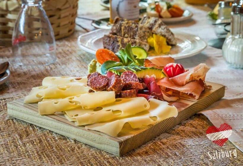 اتاق خانوادگی با چشم‌انداز کوه, Zittrauerhof   Urlaub Am Bauernhof Gastein