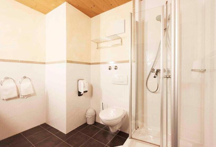 Quarto Estandar, Alter Hof
