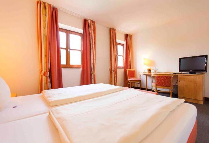 Quarto Estandar, Alter Hof