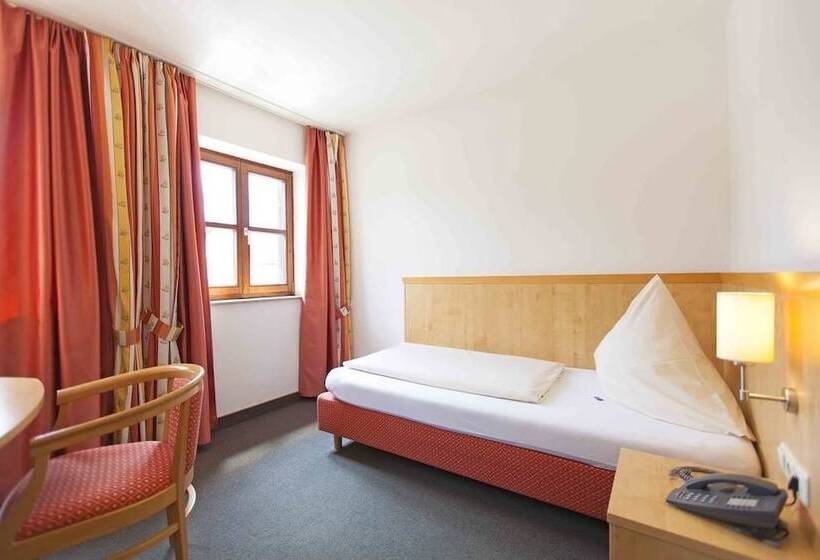 Quarto Estandar Individual, Alter Hof