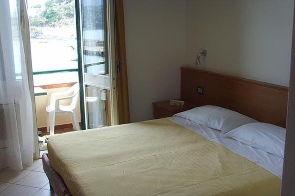 Triple Room Sea View, Belmare