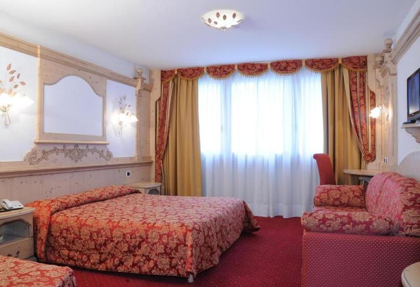 غرفة عائلية, Dalla Serra