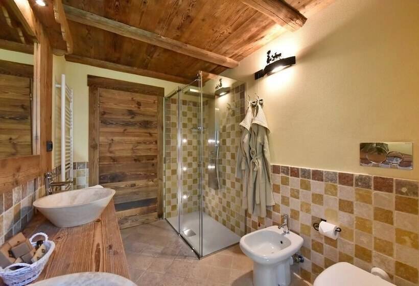 Quarto Estandar, La Rouja