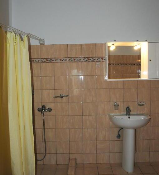 استودیوی استاندارد, Palirria Hotel & Studios