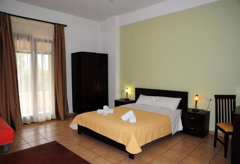 استودیوی استاندارد, Palirria Hotel & Studios