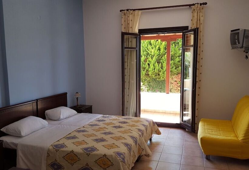 استودیوی استاندارد, Palirria Hotel & Studios