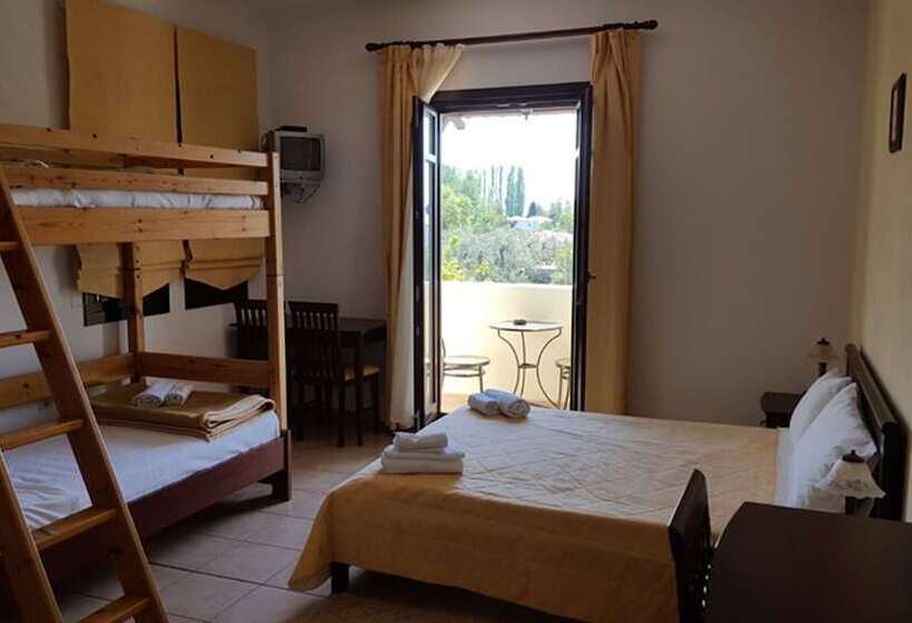 استودیوی استاندارد, Palirria Hotel & Studios