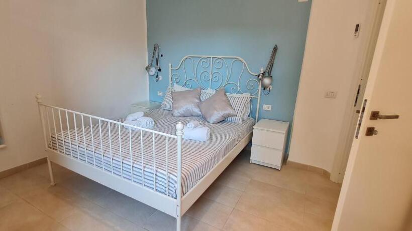 آپارتمان 1 خوابه با چشم‌انداز استخر, Residence Borgo Punta Villa