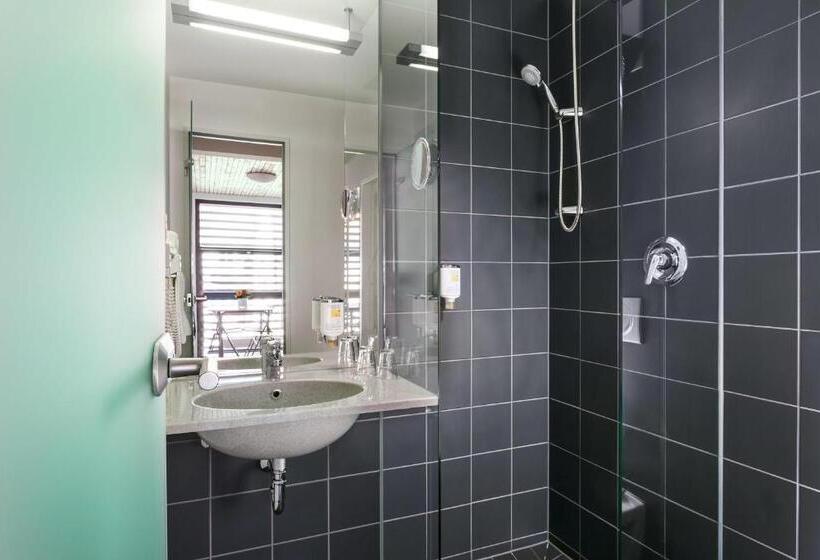 이코노이 4인룸, Bed & Breakfast Rotes Haus