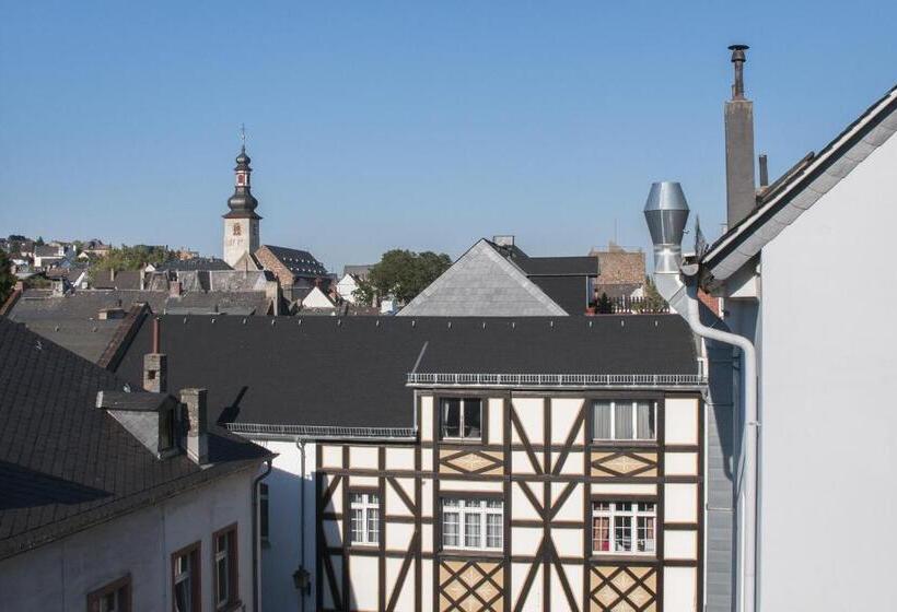 标准三人间, Hajo´s Germania Lodge & Irish Pub