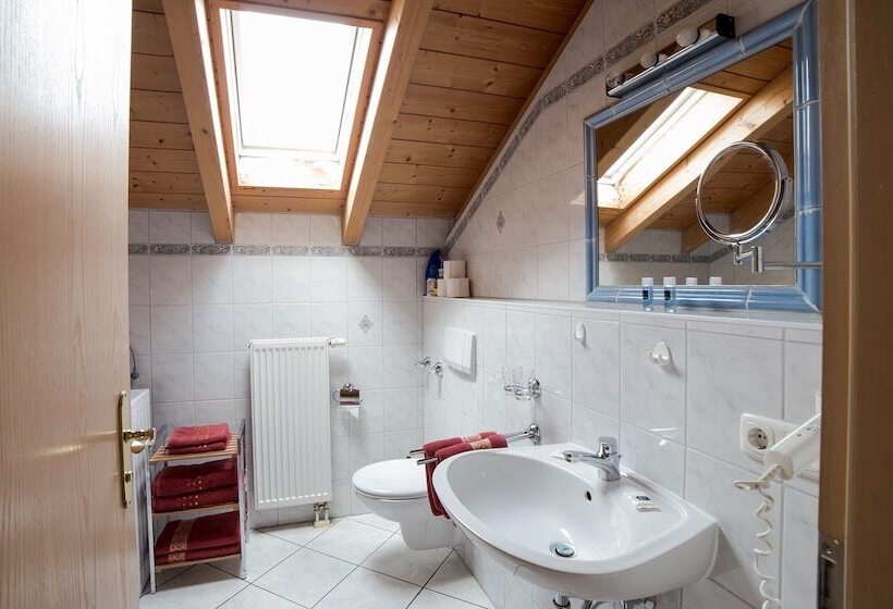 Номер Стандарт Вид на Озеро, Berg Hotel Weingarten Garni