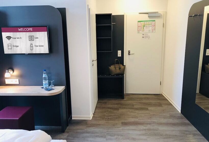 اتاق استاندارد سه نفره, SMARTY Airport Cologne Hotel - KONTAKTLOSER SELF CHECK-IN