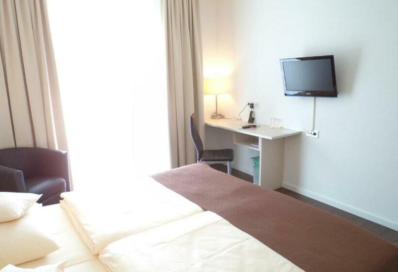 标准单人间, Das Neue Hotel Am Park