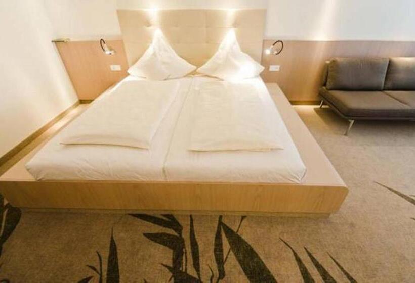 Полулюкс, Mintrops Land Hotel Burgaltendorf