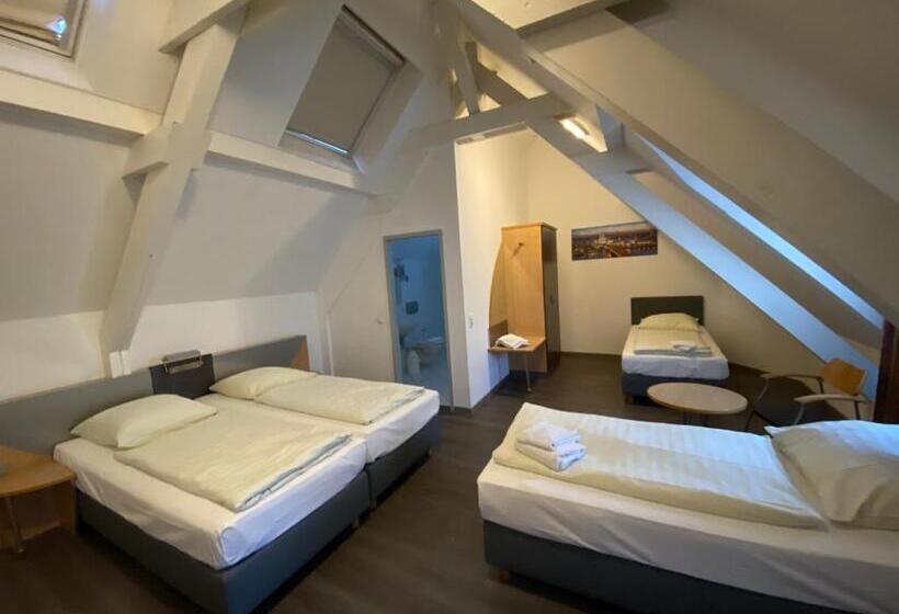 Четырехместный Номер Стандарт, Opera Hotel Köln