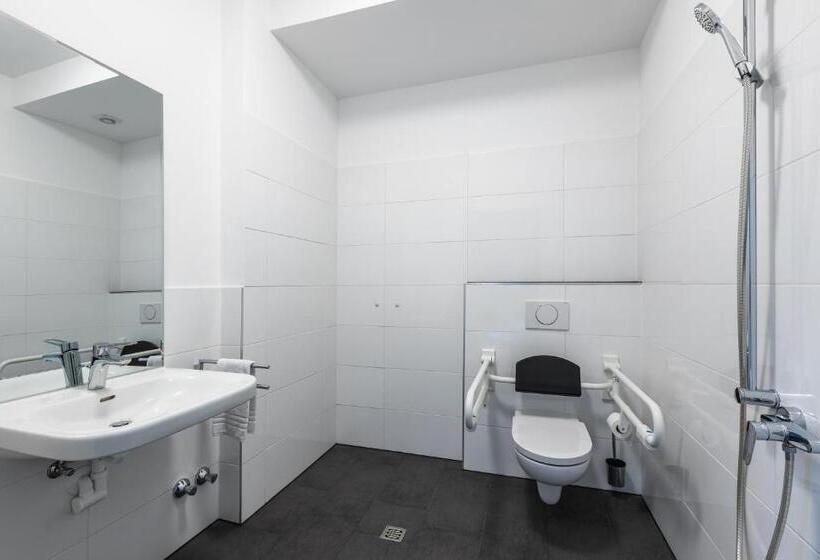 اتاق استاندارد سه نفره, SMARTY Airport Cologne Hotel - KONTAKTLOSER SELF CHECK-IN