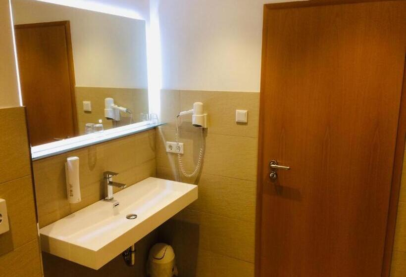 Семейный Номер, Adesso Hotel Göttingen   Pay At Property On Arrival Ihr Automatenhotel In Göttingen