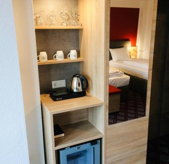 Номер Стандарт Трехместный, Adesso Hotel Göttingen   Pay At Property On Arrival Ihr Automatenhotel In Göttingen