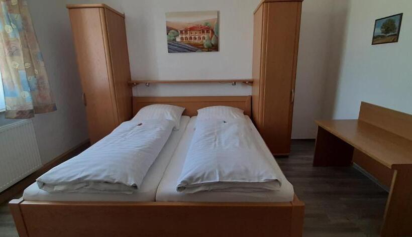 Номер Стандарт, Landgasthof Zur Scharfen Ecke