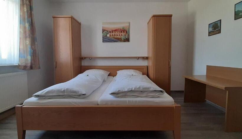 Номер Стандарт, Landgasthof Zur Scharfen Ecke