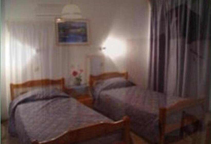اتاق خانوادگی, Christos Guesthouse