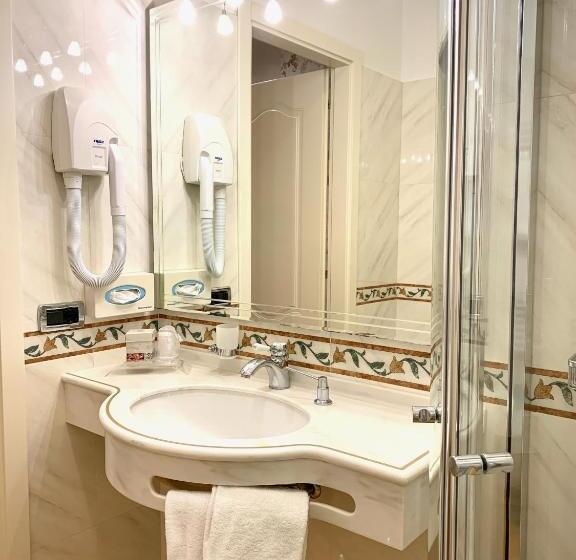 스탠다드 룸 호수 전망, Albergo Gardesana