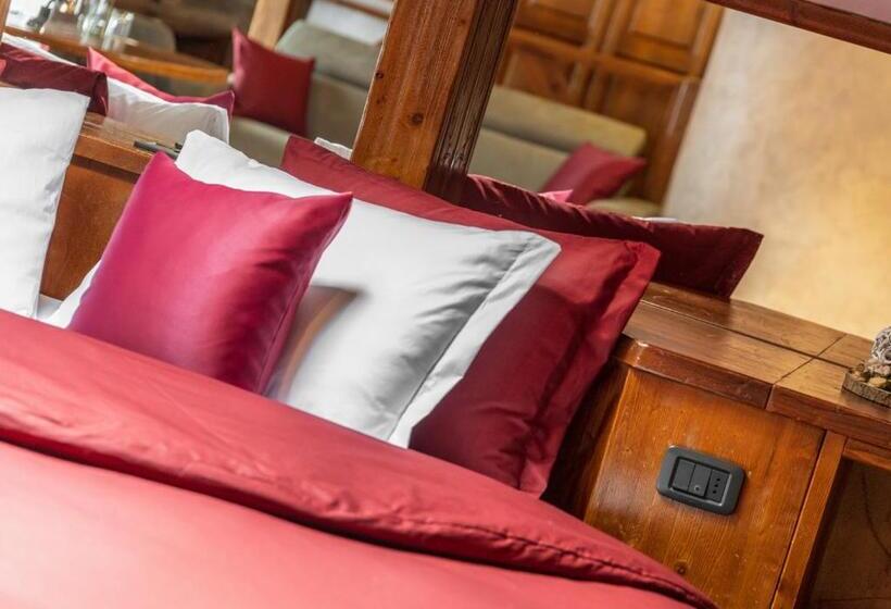 Deluxe Suite King Bed, Garden Wellness Hotel S