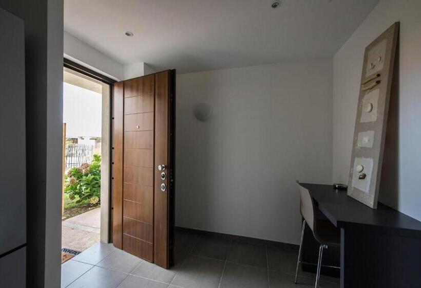 خانه 2 خوابه, Suite Home Porticcio