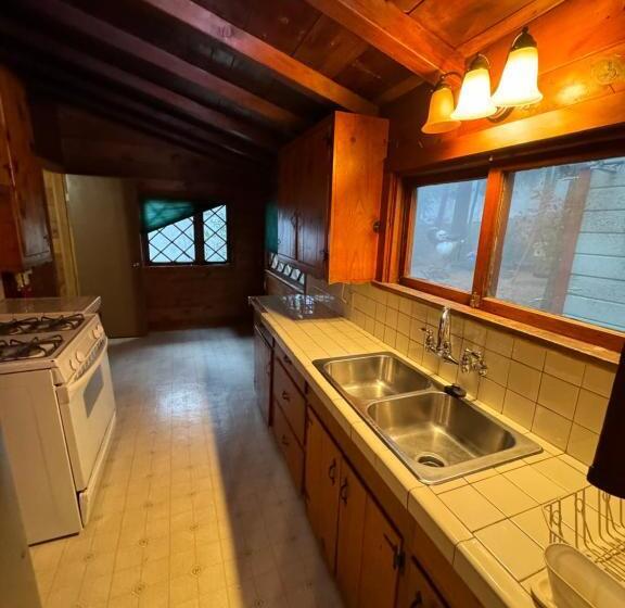 Семейный Номер, Crest Lodge Historic Mountain Inn