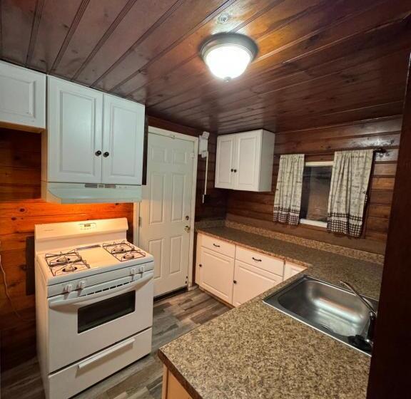 Семейный Номер Deluxe, Crest Lodge Historic Mountain Inn