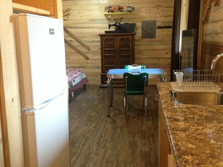 小室, Glacier View Rv Park And Cabins