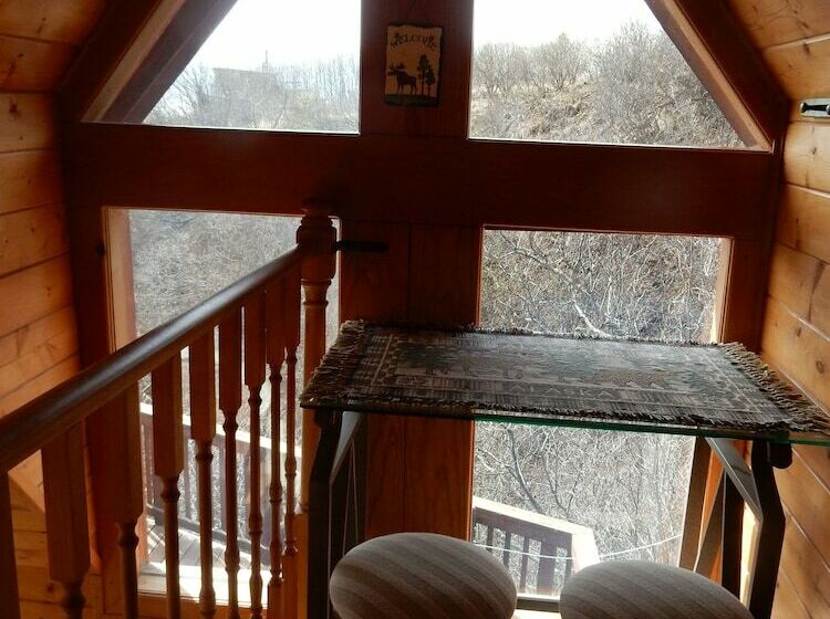 Хижина, Alaska Adventure Cabins