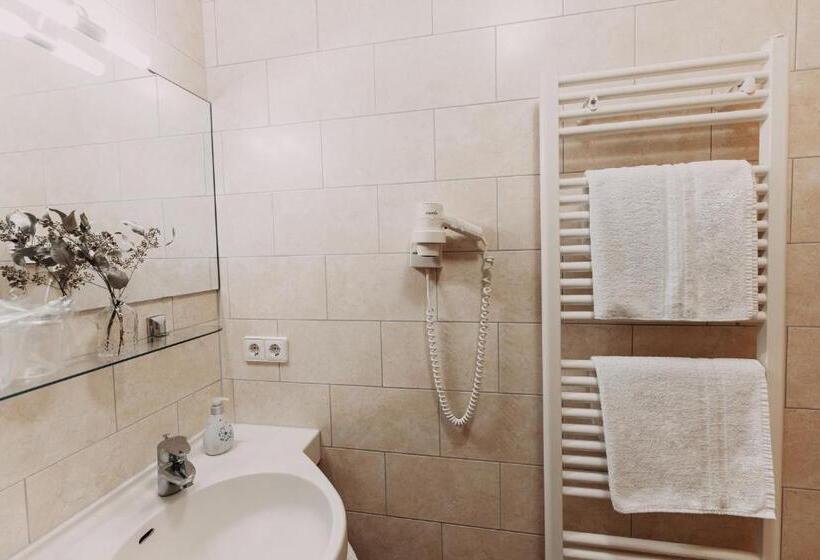 Апартаменты 2 Спальни, Schwarzwald Hotel Kraeutle