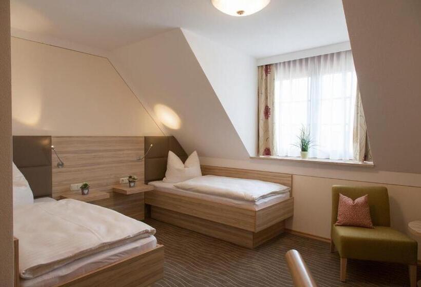 Номер Стандарт, Strasshof