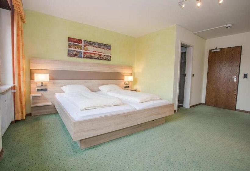 Номер Стандарт Трехместный, Frühstückshotel Landgasthof Kramer