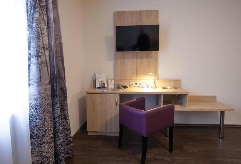 Номер Deluxe, Zur Pfalz