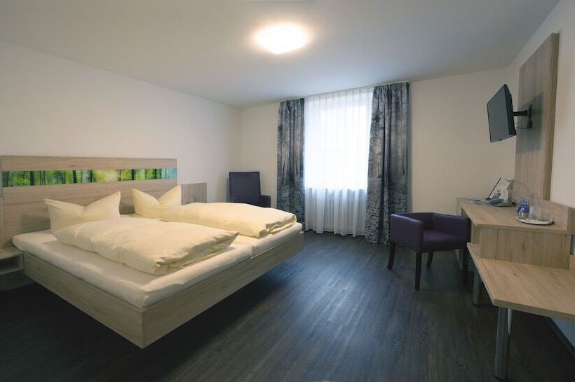 Номер Deluxe, Zur Pfalz