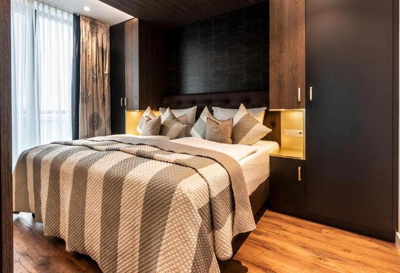Полулюкс, Block Hotel & Living