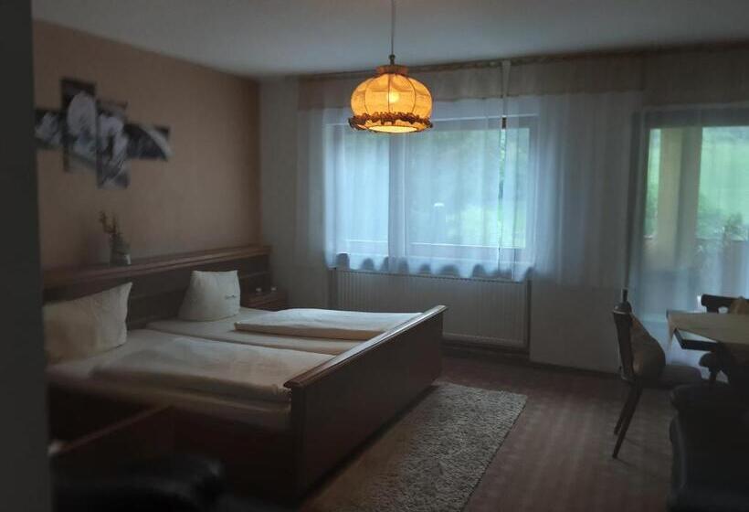 Трехместный Номер Стандарт с Балконом, Gasthof Zur Krone