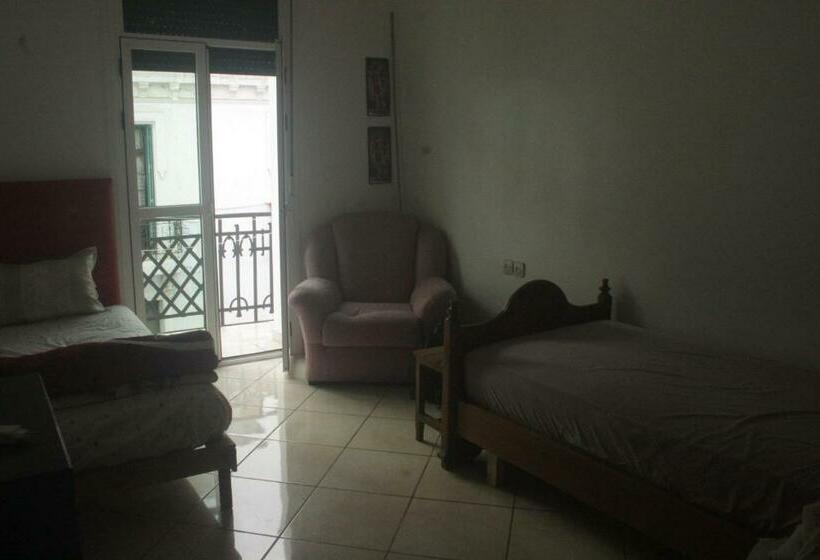 اتاق استاندارد با بالکن, Aliens Home