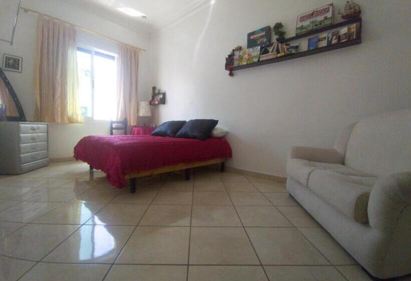 اتاق استاندارد, Aliens Home