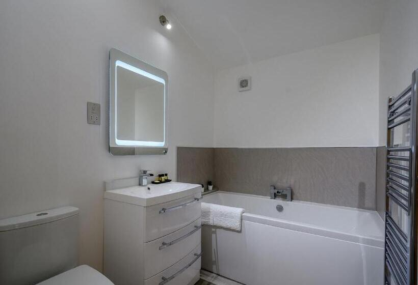 Дом 3 Спальни, Gadgirth Estate Lodges